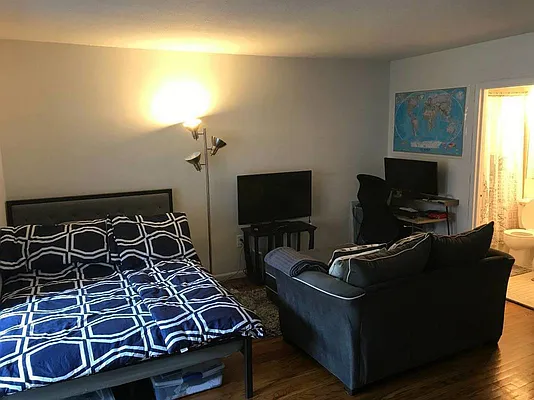 Rented by PocketBroker Inc | media 35