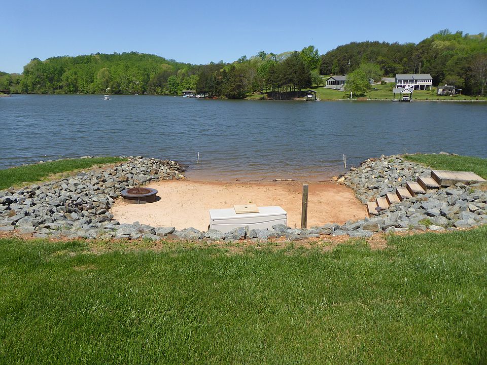 Beach with gradual slope 