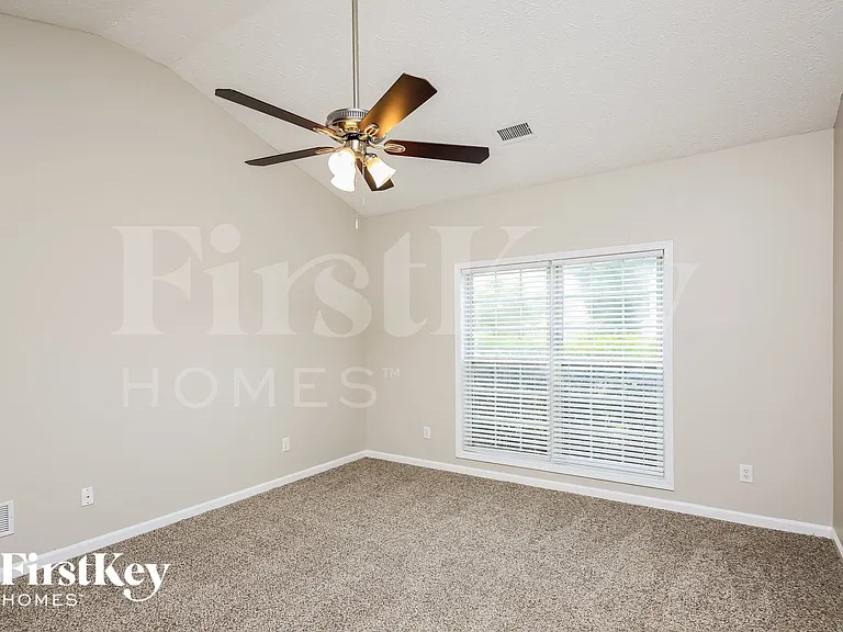 235 Lazy Willow Ln — Photo 7