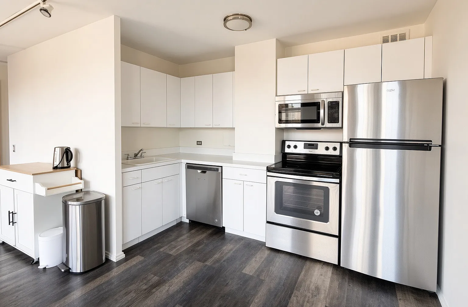 3 bed, $4,800 — Photo 2