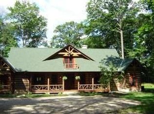 15465 Riddle Ln, Chagrin Falls, OH 44022