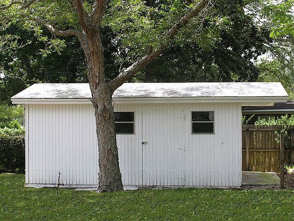3rd image of 2235 Cesery Blvd