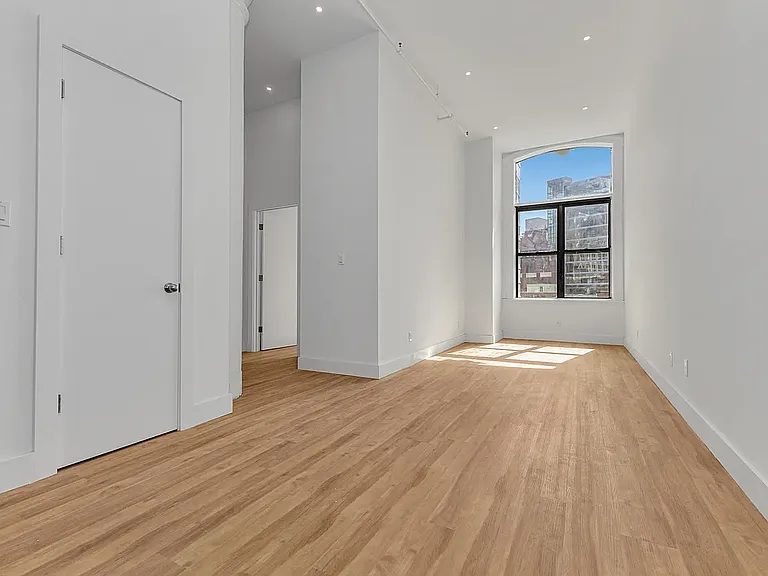 81 Willoughby St #409 — Photo 2