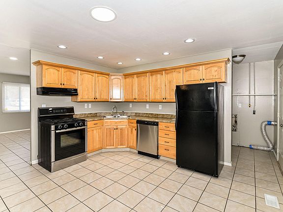 5th image of 9305 E 36th Pl