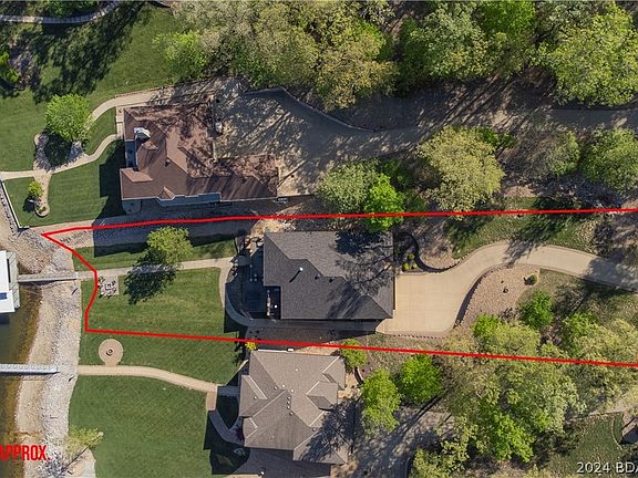 5th image of 384 Oak Dr