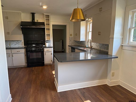 5th image of 606 W Dobbs St