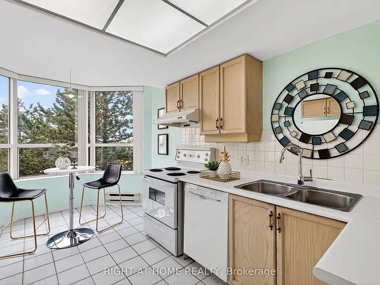6 Humberline Dr #323 — Photo 20