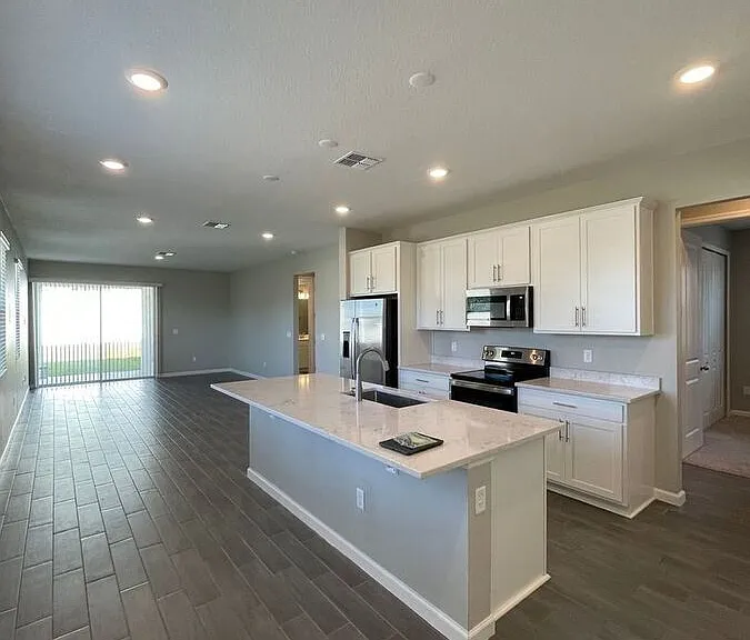824 Blue Creek Dr — Photo 6