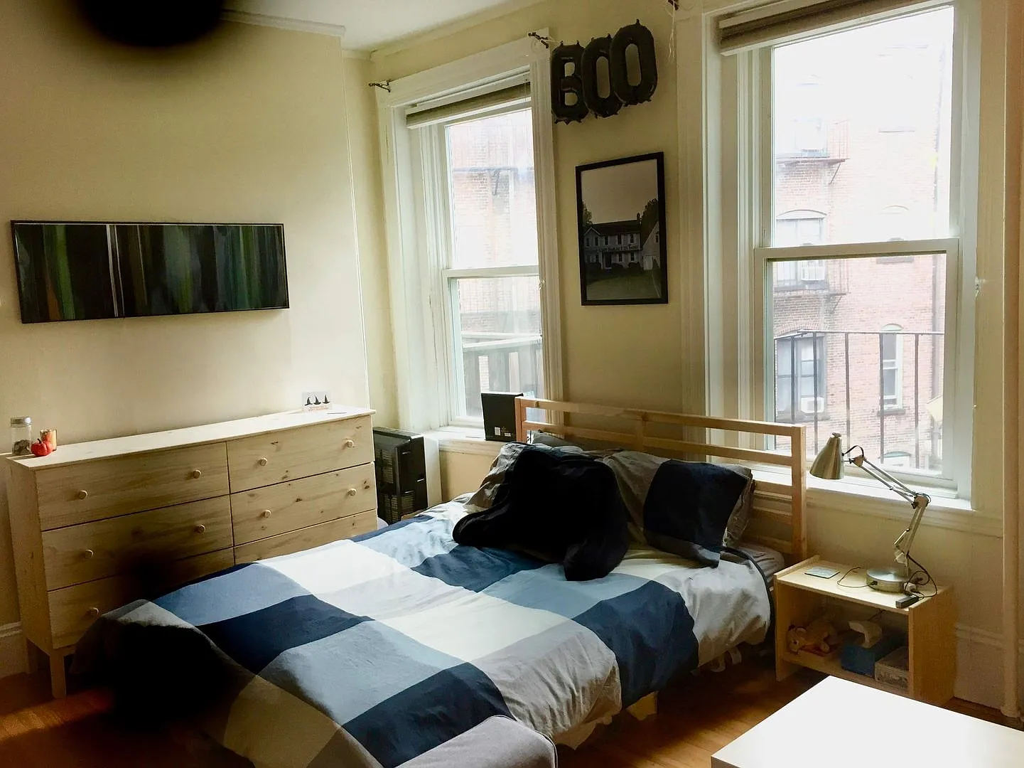 Good sized studio for 9/1 in a hot location! — Photo 3