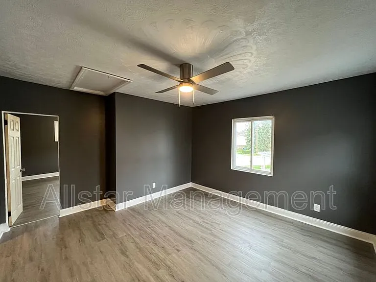760 W 9th St — Photo 18