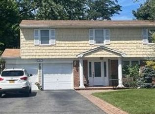 20 Mosby Dr, Lake Grove, NY 11755