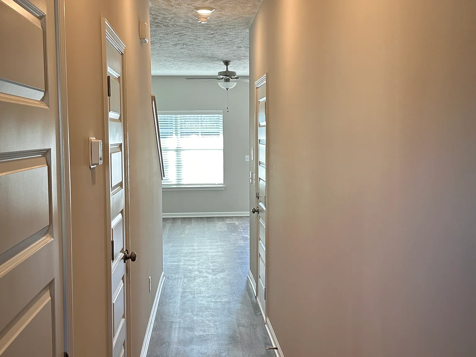 3 bed, 2.5 bath, 1631 sqft, $1,999 — Photo 2