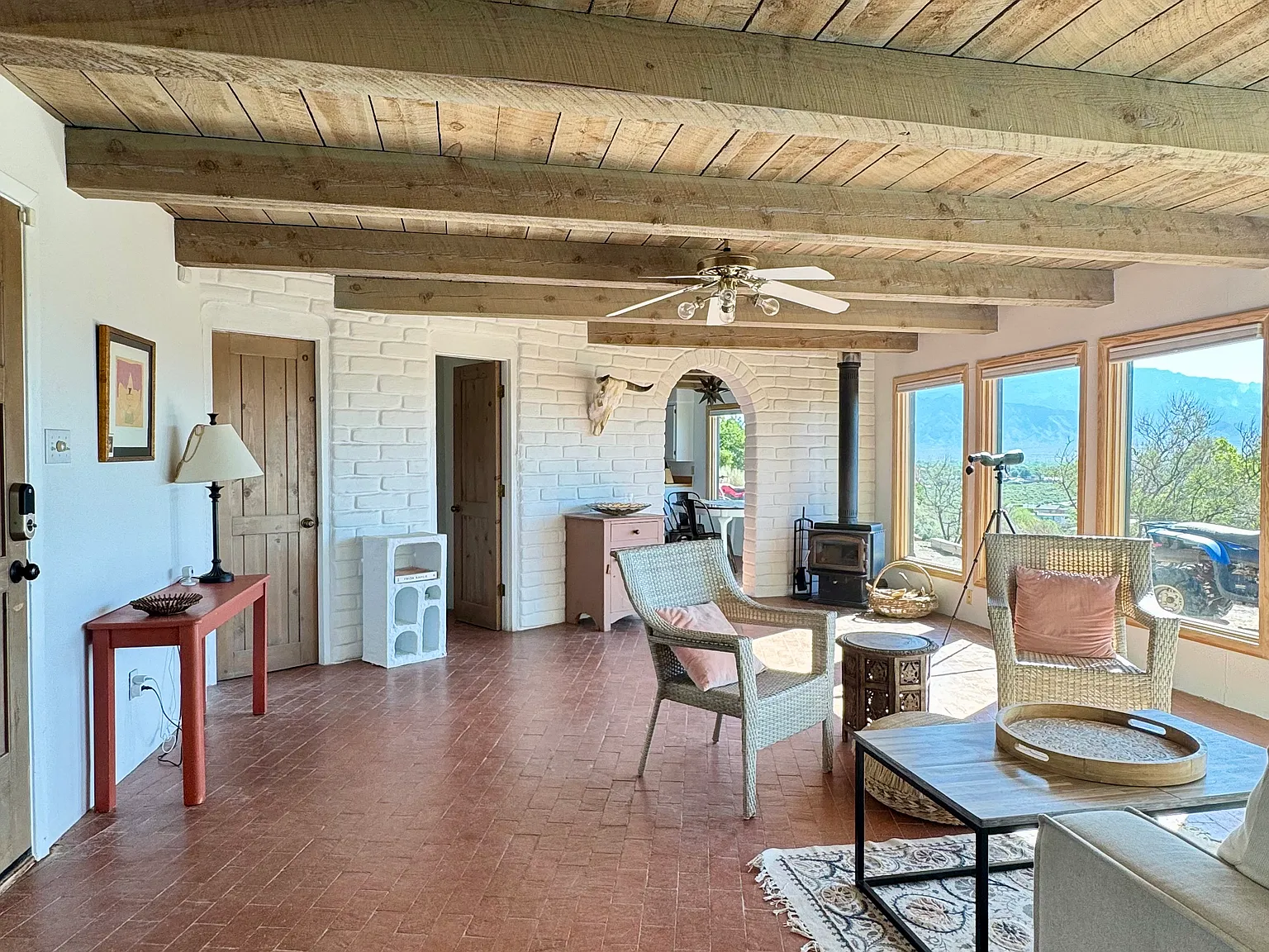 3 bed, 1961 sqft, $3,000 — Photo 3