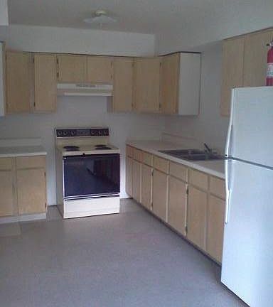 Spacious eat-in kitchen