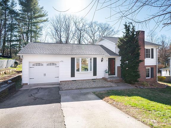 3rd image of 14 Lynwood Cir
