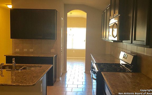 4th image of 727 Pelican Point