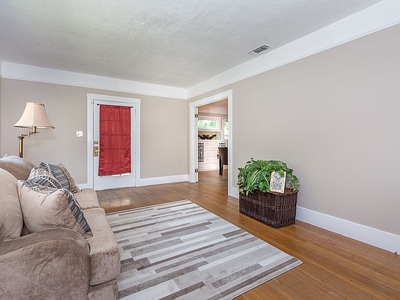 5th image of 3158 North St