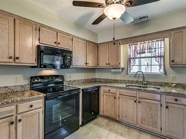 174 Park Way Ln — Photo 2
