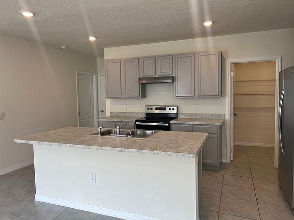 5th image of 3009 Tansy St