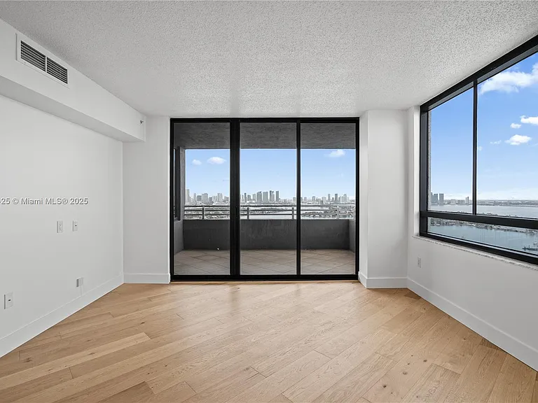1300 West Ave #2700 — Photo 9