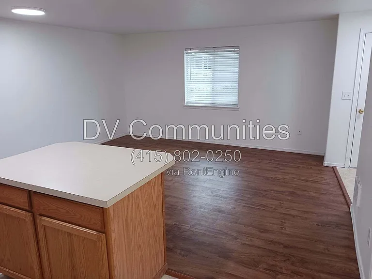 2571 NW Cedar Ave #3 — Photo 3
