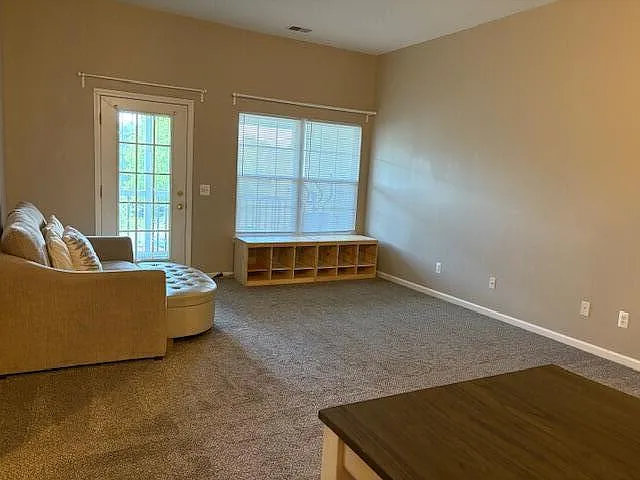 2 bed, 2.0 bath, 1094 sqft, $2,100 — Photo 3