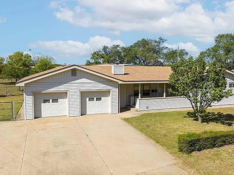 909 N Arapaho Ave — Photo 1