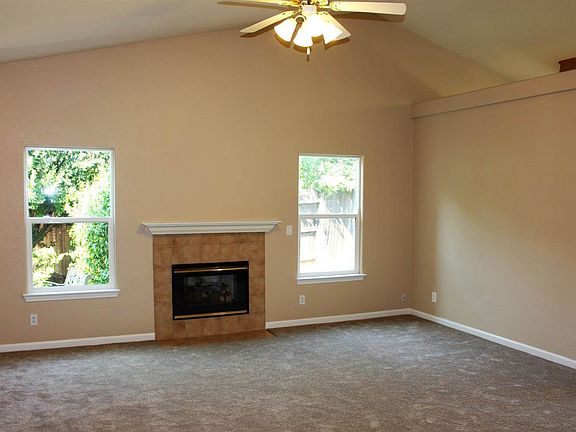 4th image of 1673 Calabasa Dr