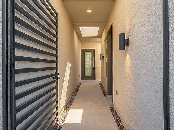 5th image of 824 Durham Way