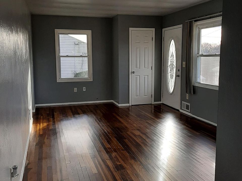 1st image of 232 Frostview Dr