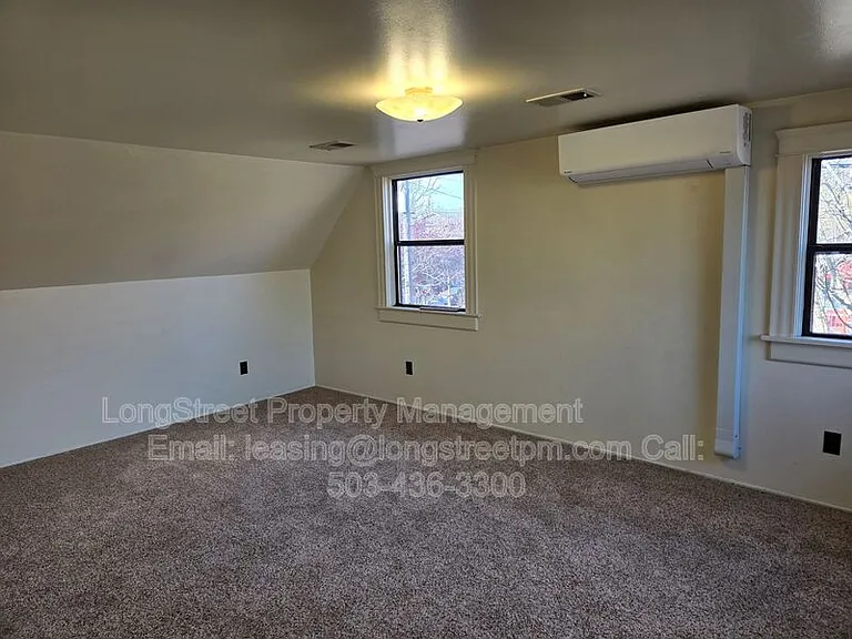1052 SW Western Blvd #UPPER — Photo 7