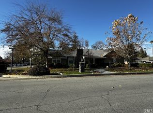 2445 Pine St, Bakersfield, CA 93301
