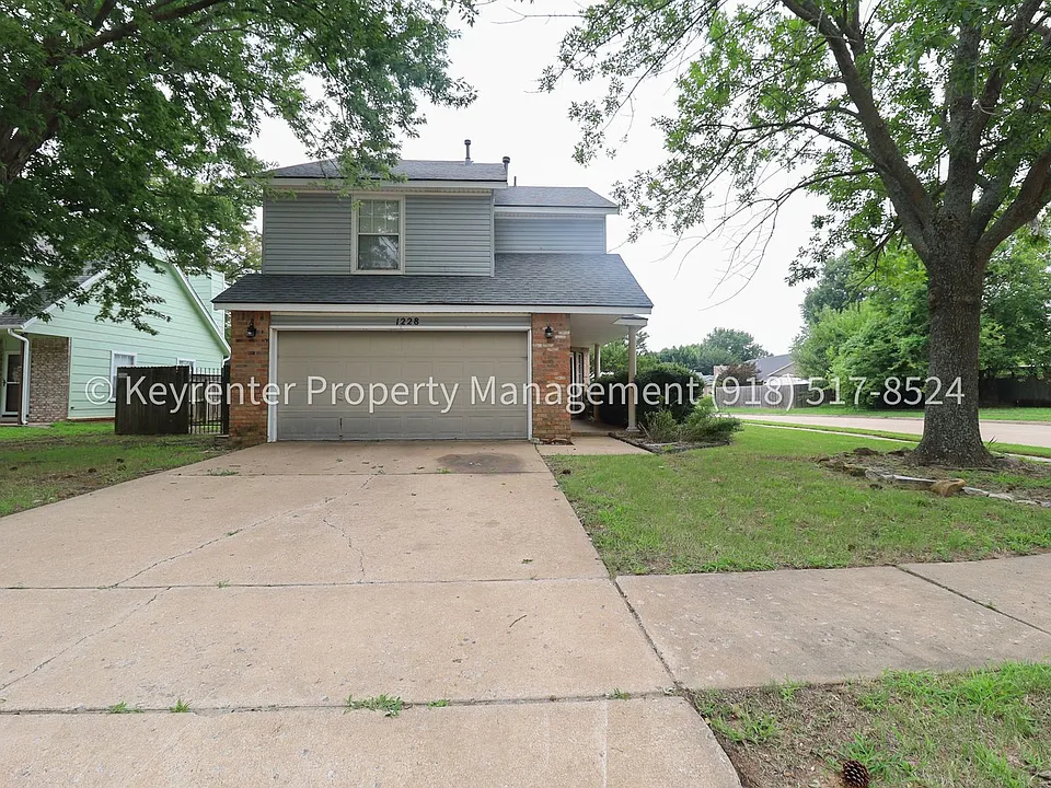 1228 W 112th Dr S
