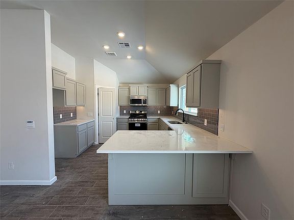 3rd image of 1104 Redwood Creek Dr