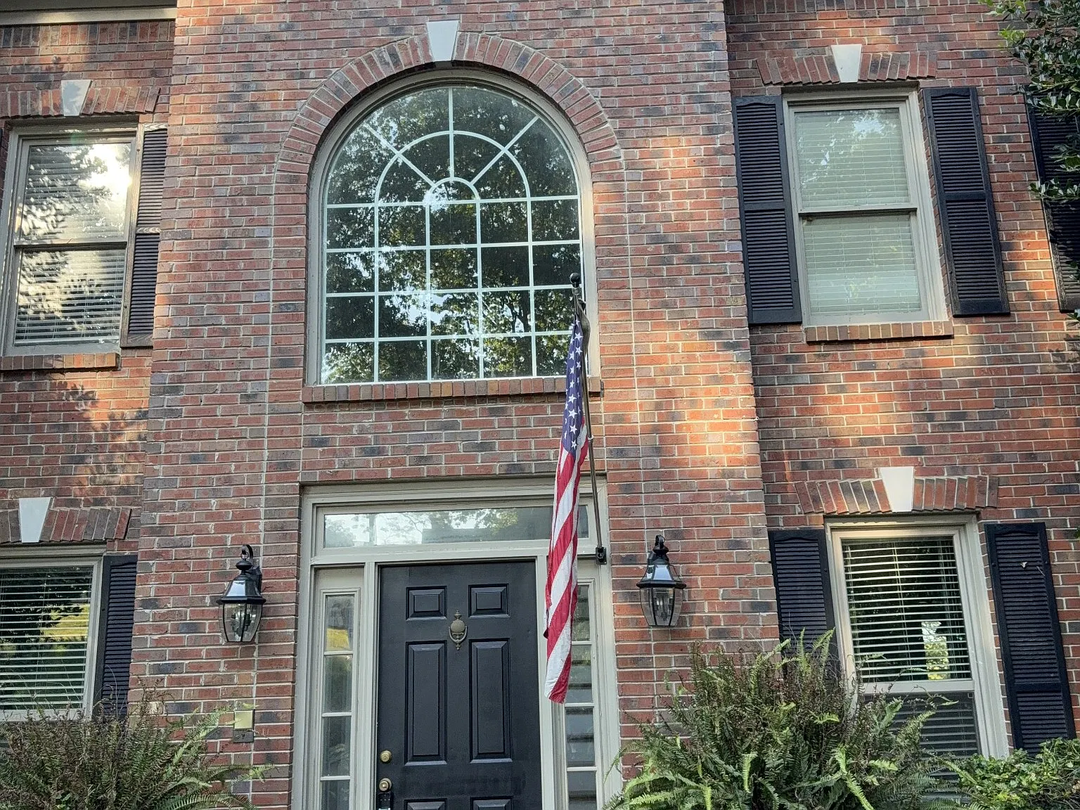 4 bed, 5.0 bath, 5172 sqft, $3,500 — Photo 2