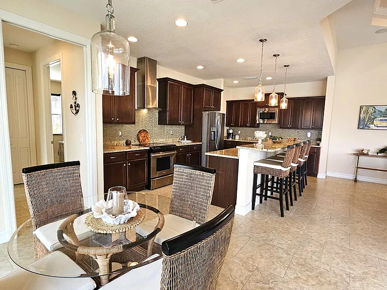 Dining room-kitchen
