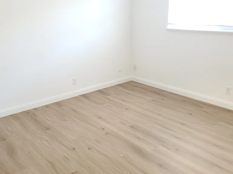 1067 Broadmoor Blvd #2 — Photo 10