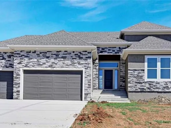 7711 Green St, Shawnee, KS 66227