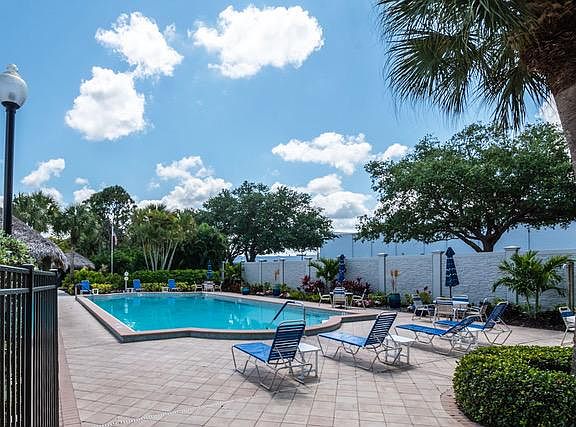 4th image of 887 Gulf Pavilion Dr #103