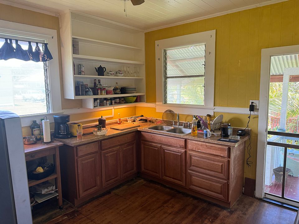 2nd image of 404 Kukuau St