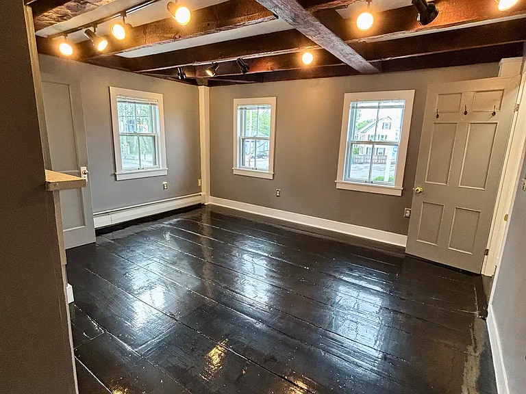 11-13 Elm St #11 — Photo 13
