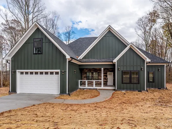 2002 Plain Field Dr, Bessemer City, NC 28016