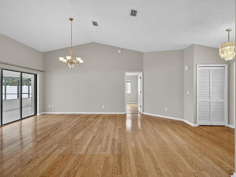 77 Folcroft Ln — Photo 28
