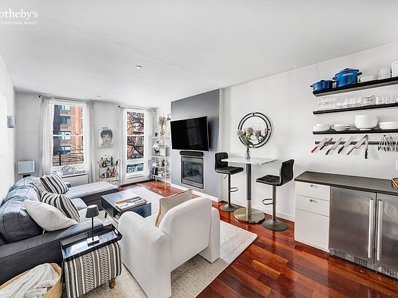 3rd image of 822 10th Ave APT 4