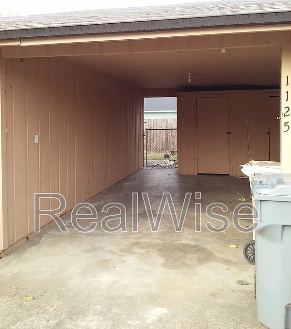 2 bed, 1.0 bath, 1000 sqft, $1,375 — Photo 2