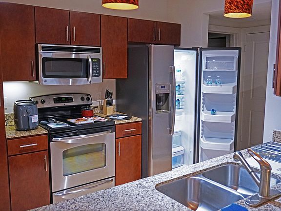 3rd image of 2222 W Dallas Ave #301