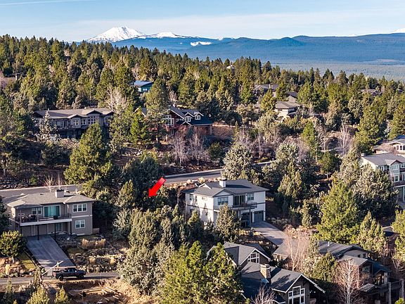 3rd image of 1238 NW Remarkable Dr