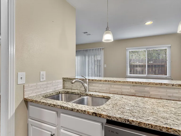 6810 Deatonhill Dr #108 — Photo 11