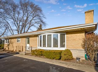 700 Valley View Dr, Schaumburg, IL 60193