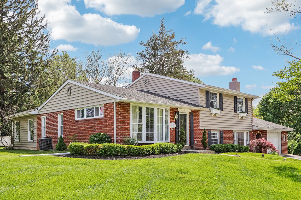 Grove Ln-1305-001.jpg